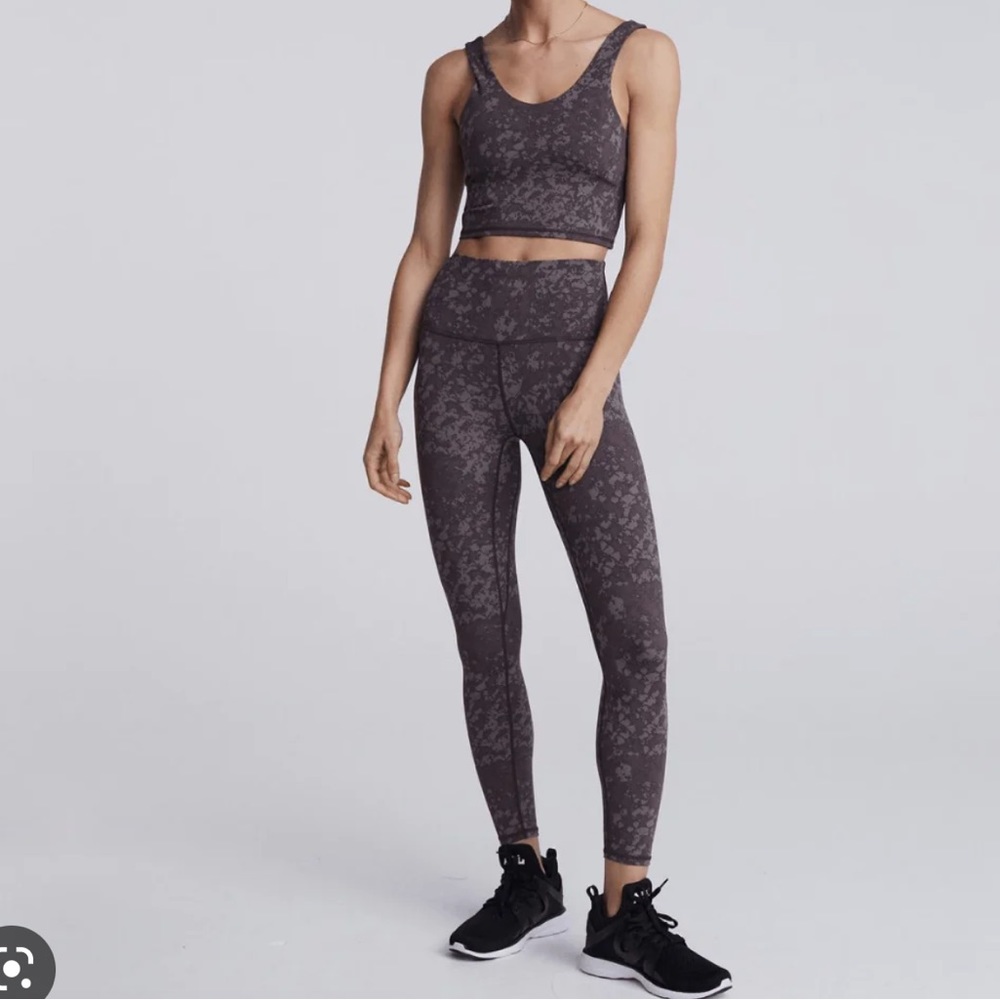 Let's Go High Rise Leggings in Brown Graphic Texture siz M